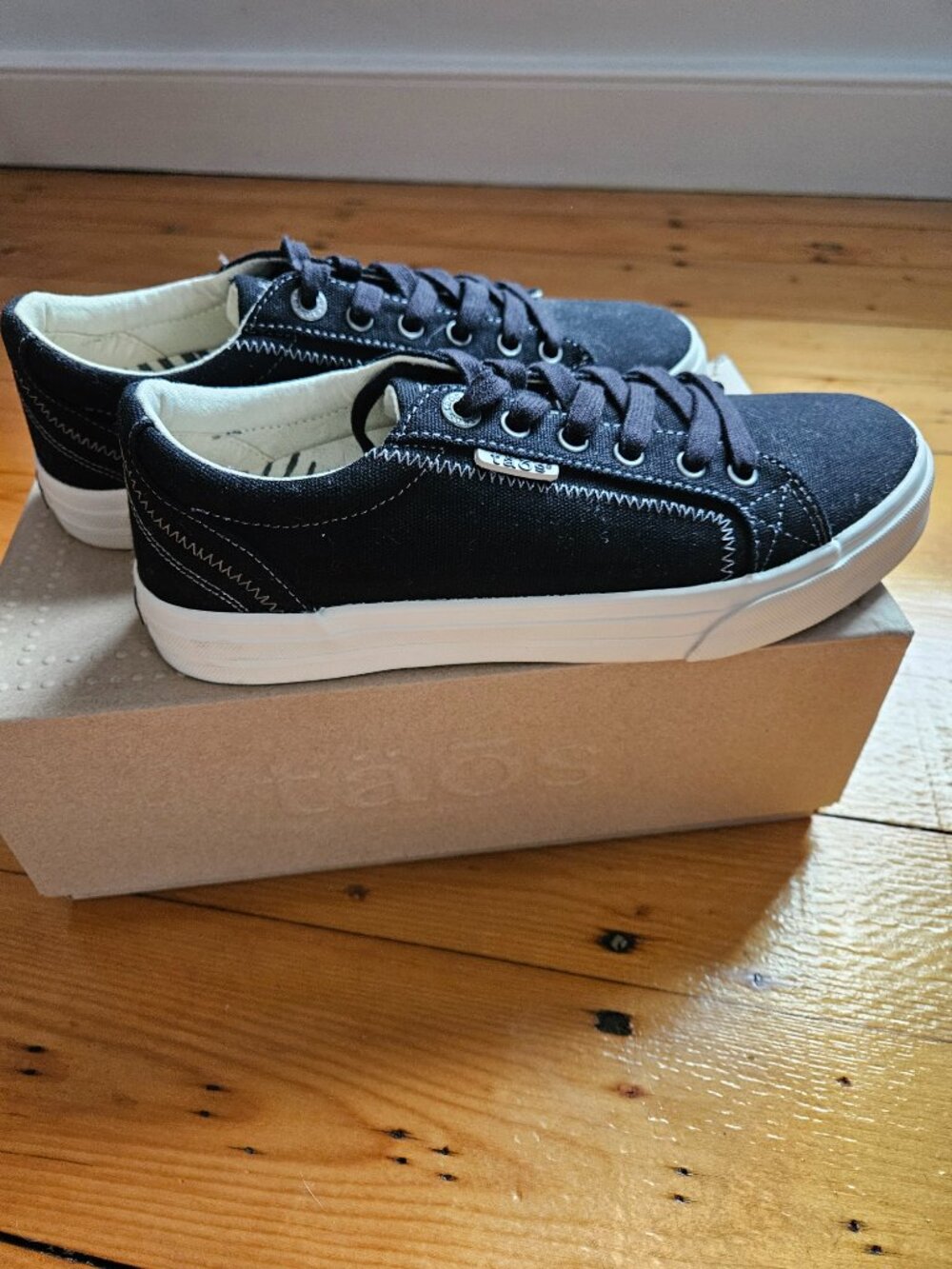 Taos Plim Soul Sneakers in Black Size 8.5